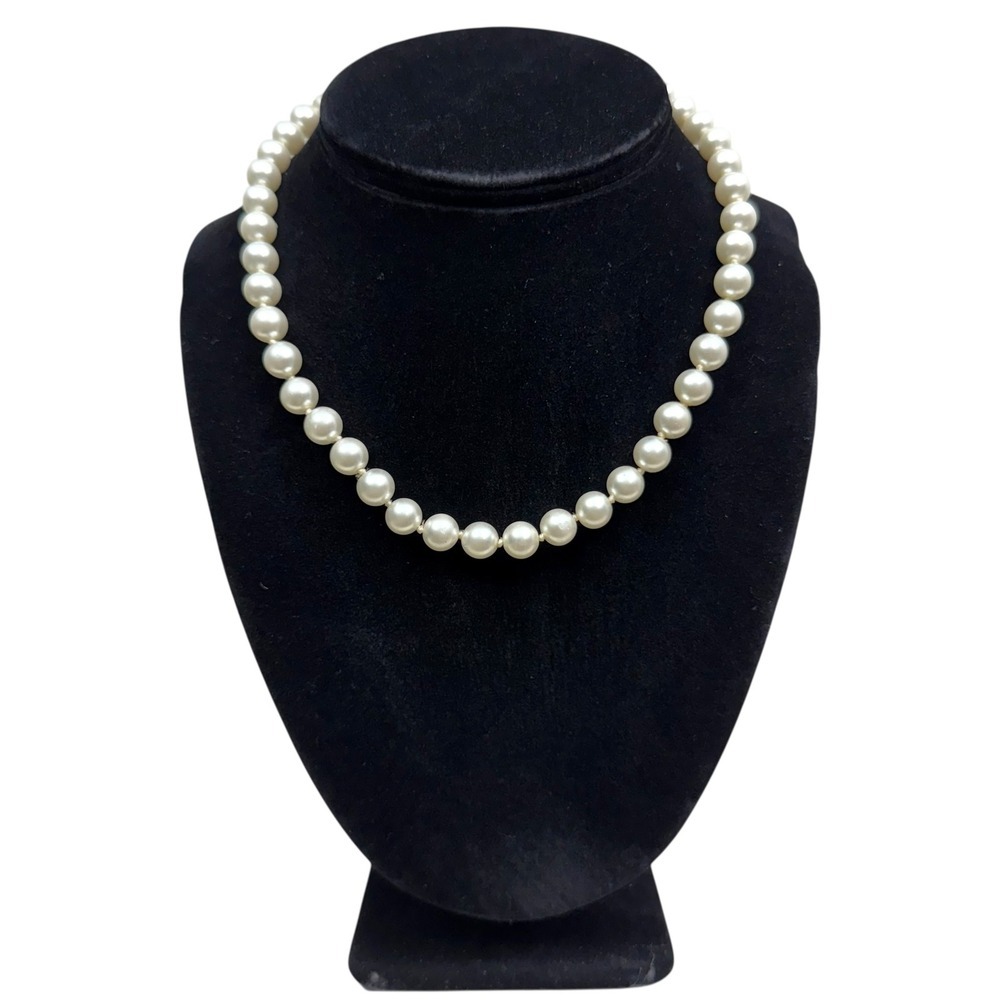 Vintage Imitation Pearl Necklace Classic Gold Tone Ornate Clasp Jewelry 7.5 in